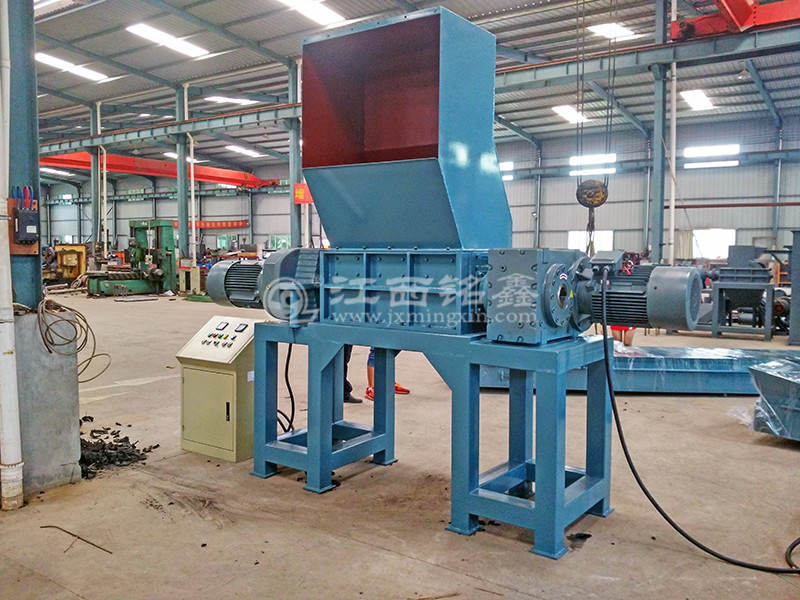 雙軸垃圾撕碎機現場視頻